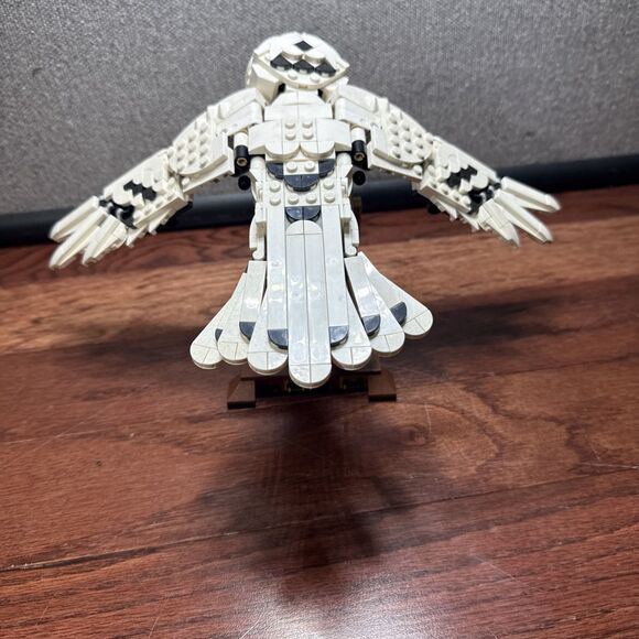 COMPLETE LEGO Harry Potter: Hedwig (75979) - Picture 4 of 6